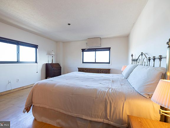 4th image of 900 N Broom St APT 22