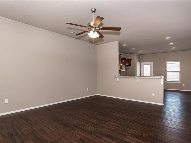 408 Driftwood Ave — Photo 6