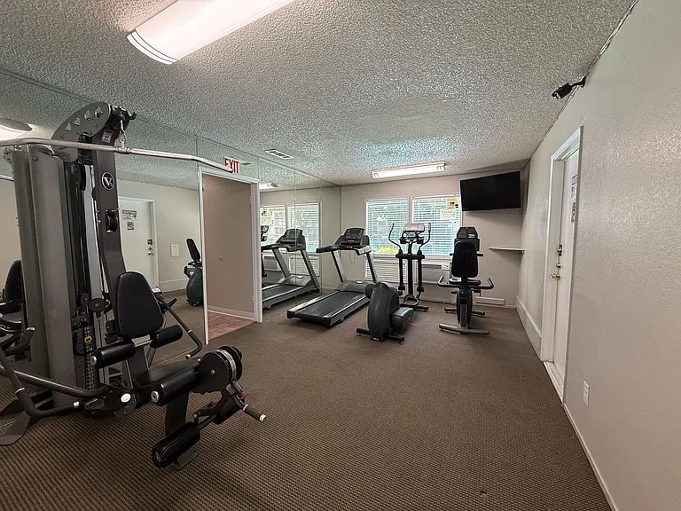 Shasta Terrace — Photo 25