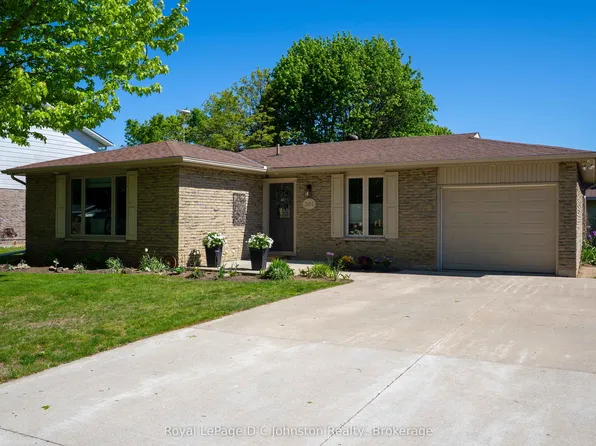 367 Crawford St, Saugeen Shores, ON N0H 2C2