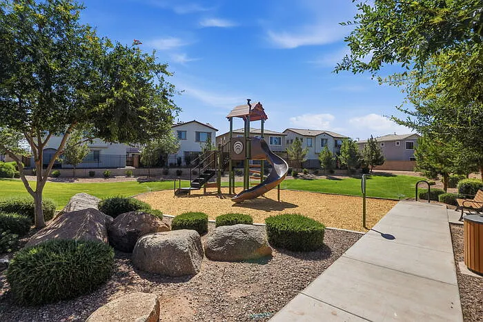 692 N Blackbird Dr — Photo 38