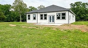 3rd image of 714 Autumn Ln
