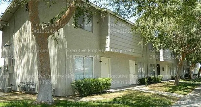 2 bed, 1.5 bath, 700 sqft, $995 — Photo 1