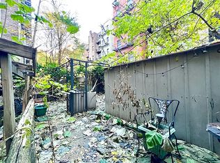 323A E 89th St #1R, New York, NY 10128