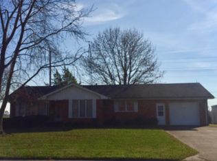 511 Bohleber Dr, Carmi, IL 62821