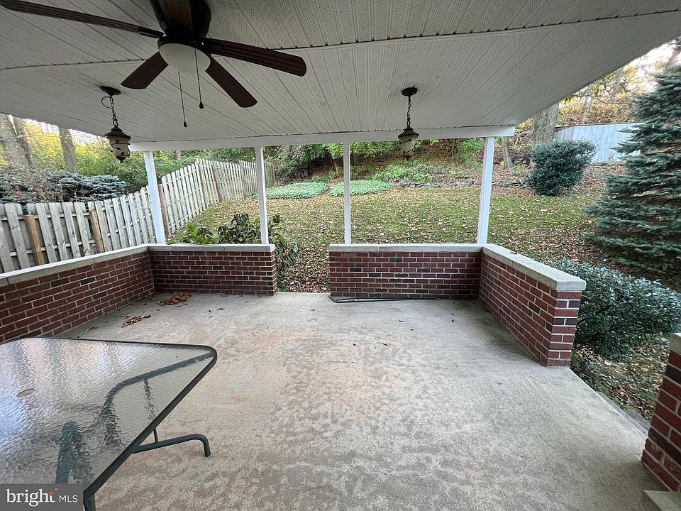 2nd image of 242 Bainbridge Cir