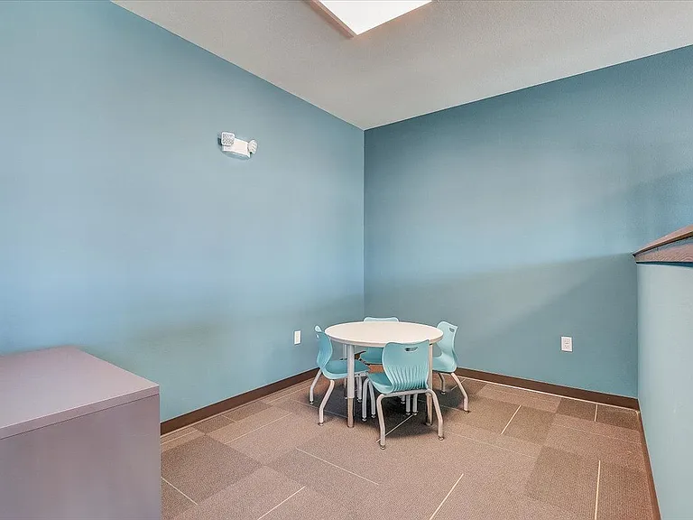 1120 N Windsor Ave — Photo 51