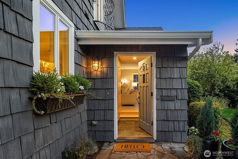 3rd image of 4736 46th Avenue NE