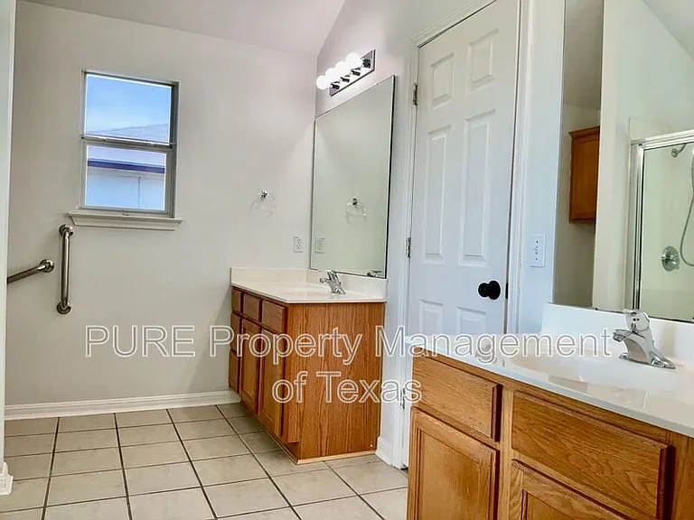 706 Stewart Dr — Photo 12