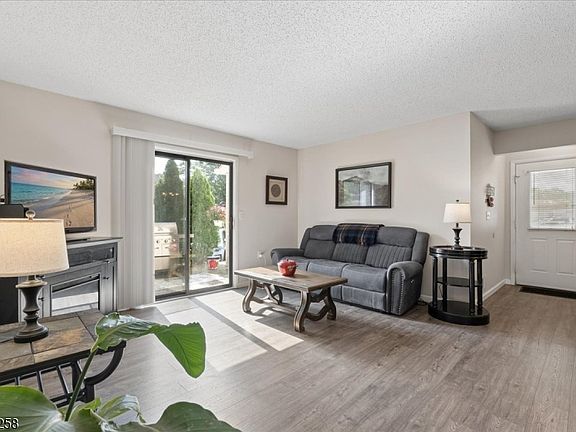 4th image of 506 Violet Ln