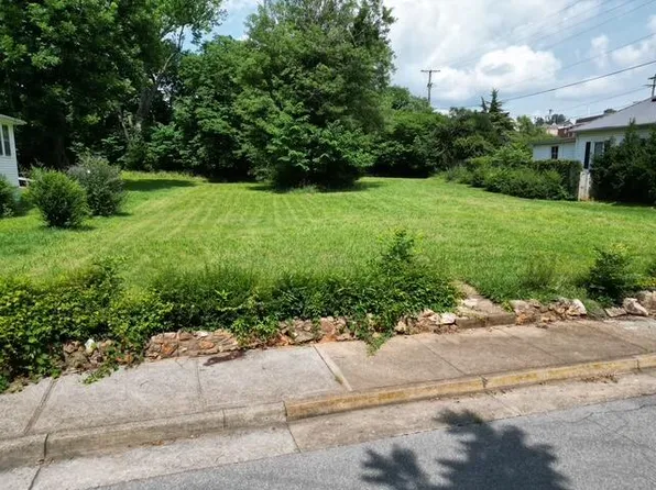 20 Spring St, Rocky Mount, VA 24151