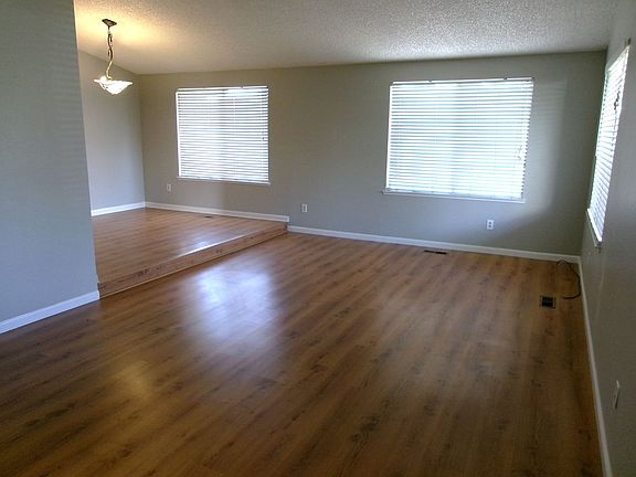 2nd image of 3336 Silverhorn Ln