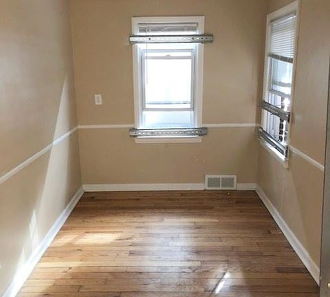 3rd image of 18328 Rosemont Ave