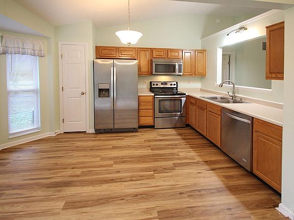 4th image of 3584 Applewood Dr