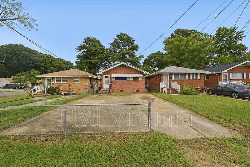3 bed, 1.0 bath, 1000 sqft, $1,600 — Photo 4