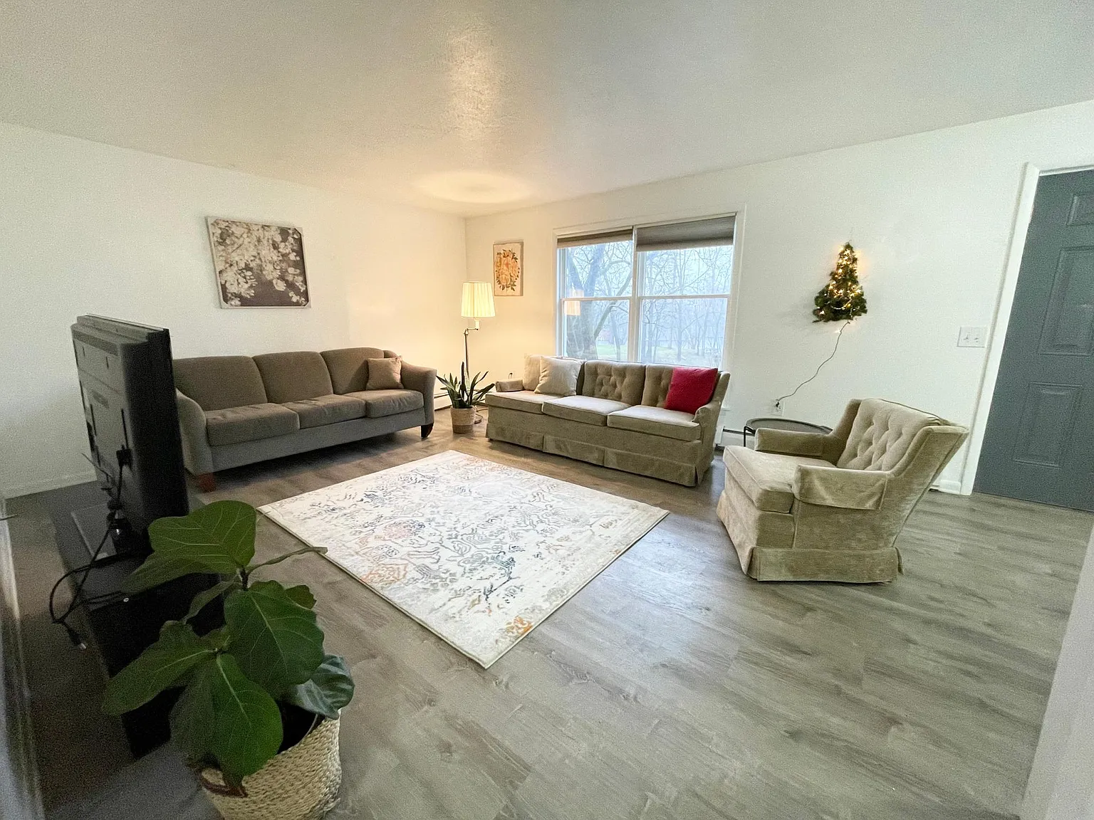 3 bed, 1100 sqft, $2,000 — Photo 2