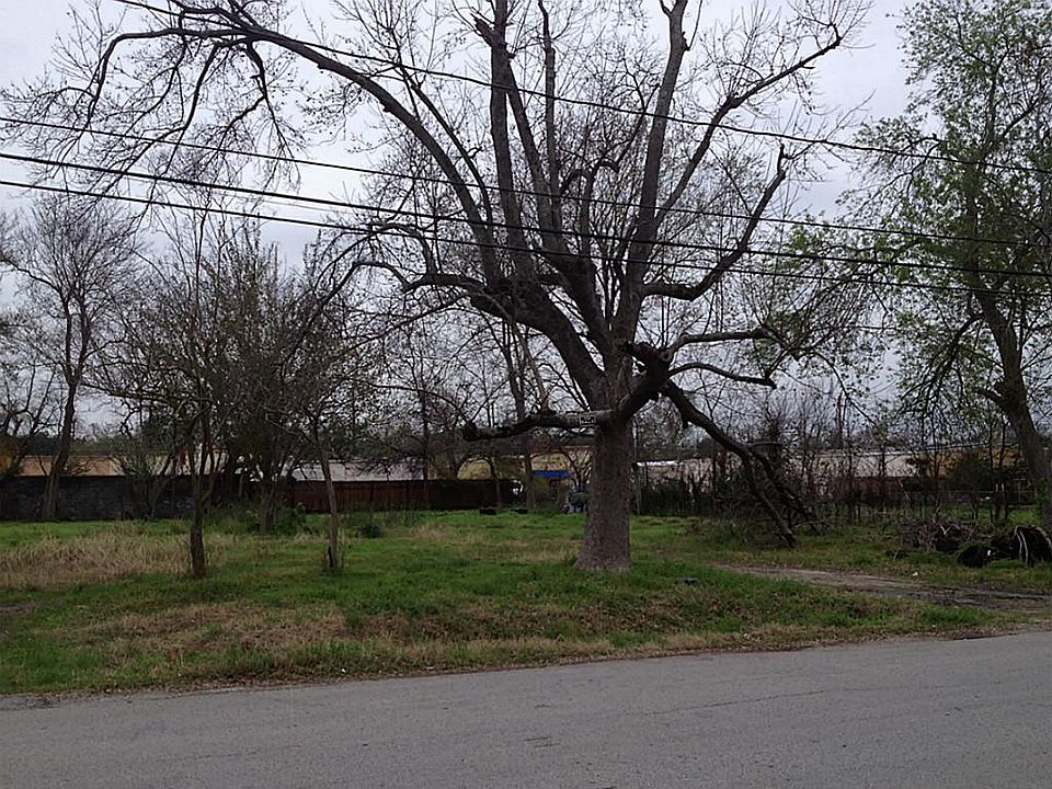 2nd image of 210 Van Molan St
