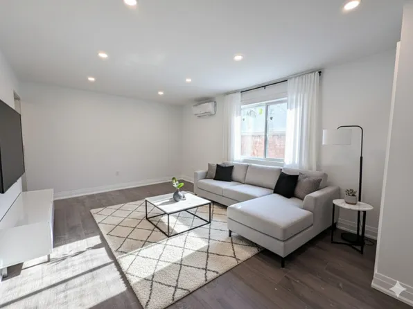 184 Ottawa St S #3, Hamilton, ON L8K 2E6