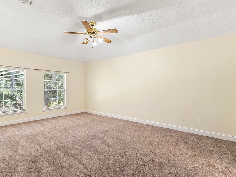 2522 Primrose Ln — Photo 27