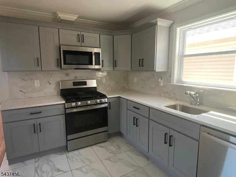 710 Court St — Photo 4