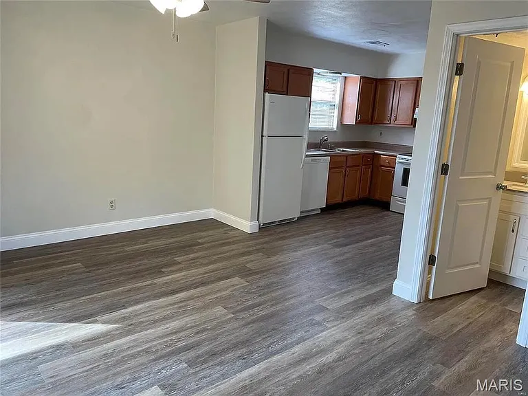 711 Plankway Dr — Photo 6