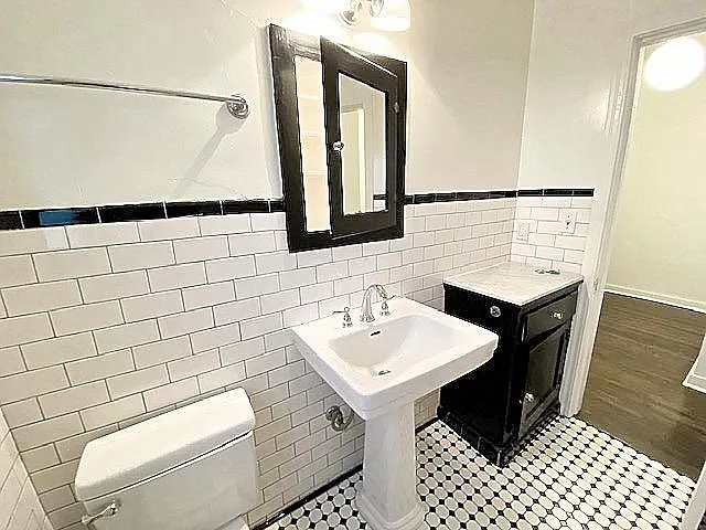 920 N Hoover St #B — Photo 16