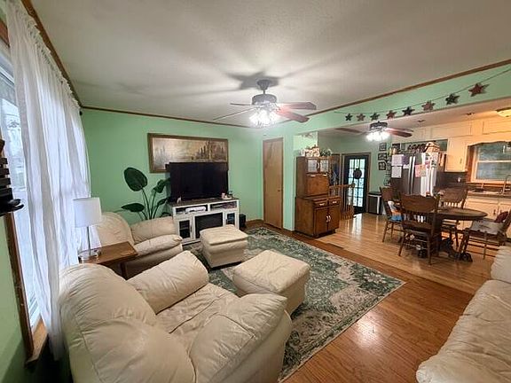 5th image of 1702 Colby Ave