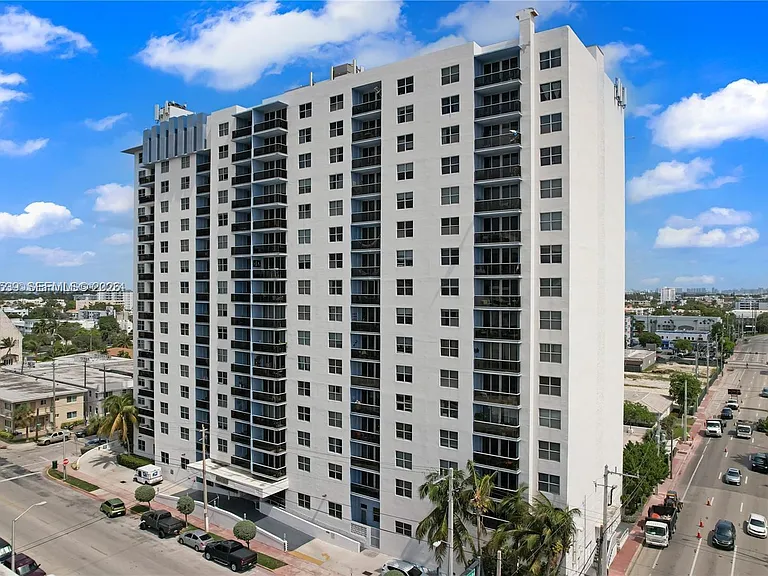401 69th St #Penthouse 101 — Photo 3