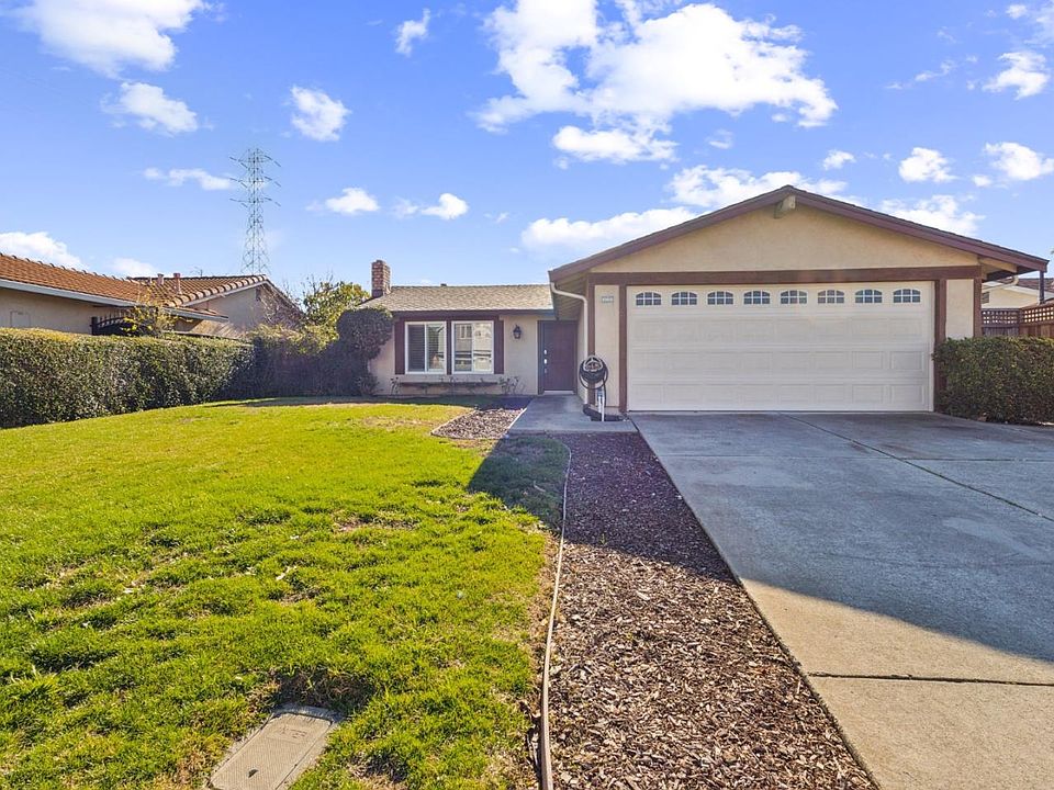 1st image of 2056 Villagetree Dr