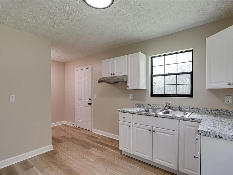 840 Emery Rd — Photo 8