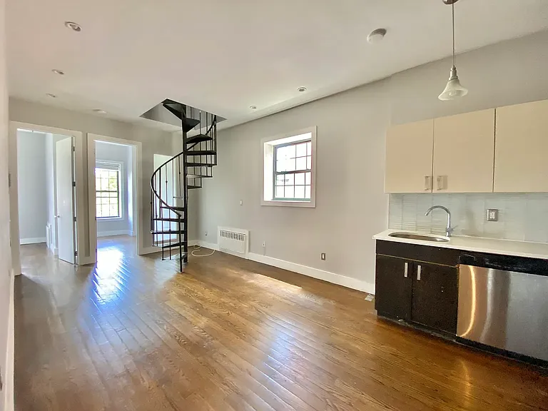 12 Underhill Ave #4L — Photo 12