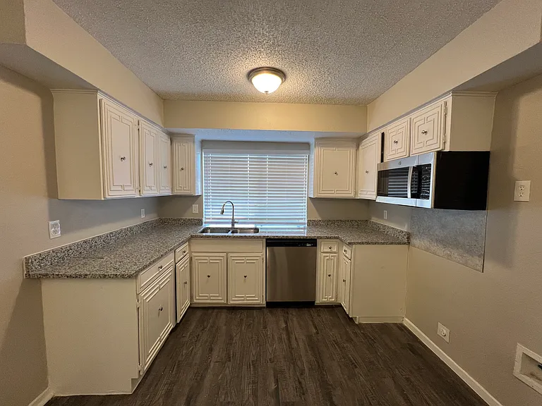 3037 Burning Tree Ln — Photo 11