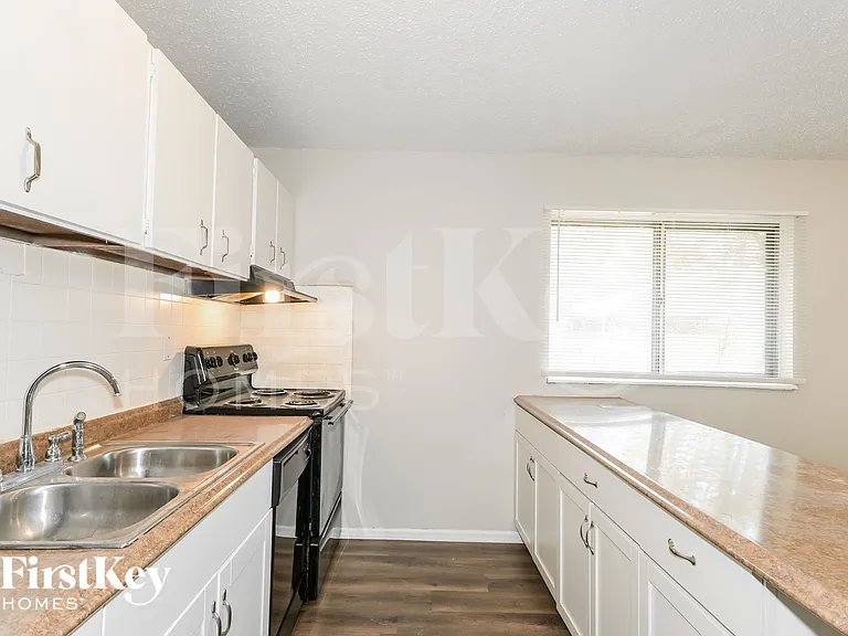 2288 Kingsford Dr — Photo 6