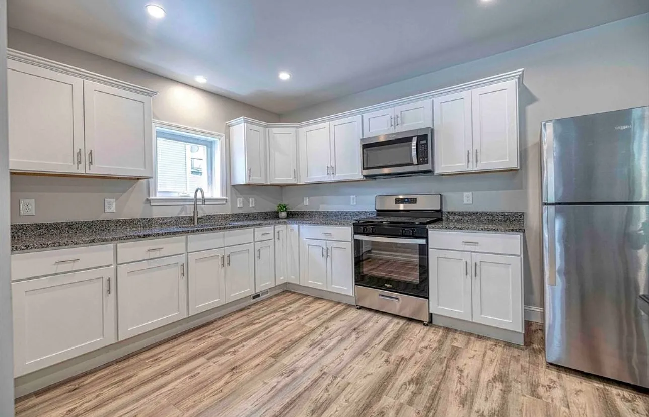 2 bed, 1250 sqft, $2,300 — Photo 4