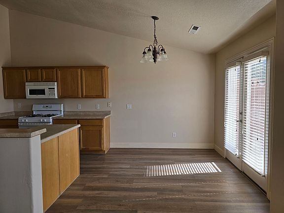 5th image of 1524 Southern View Dr
