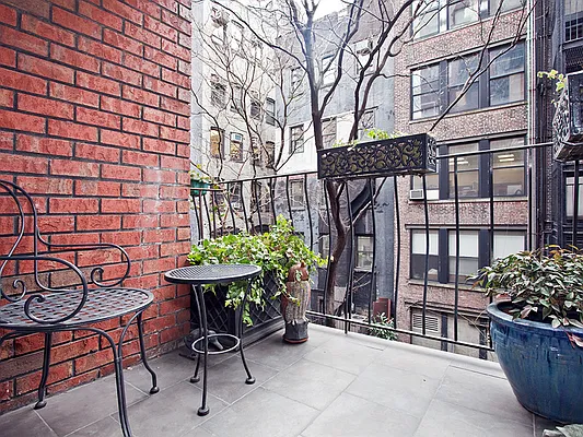 Sold by Sotheby's International Realty | media 1