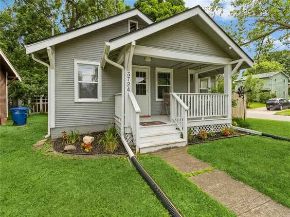 3724 Hickman Rd, Des Moines, IA 50310