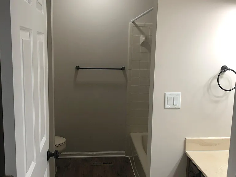 Full upstairs bathroom