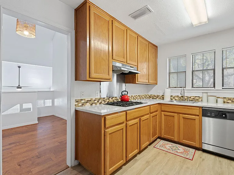 6513 Cat Creek Trl — Photo 16