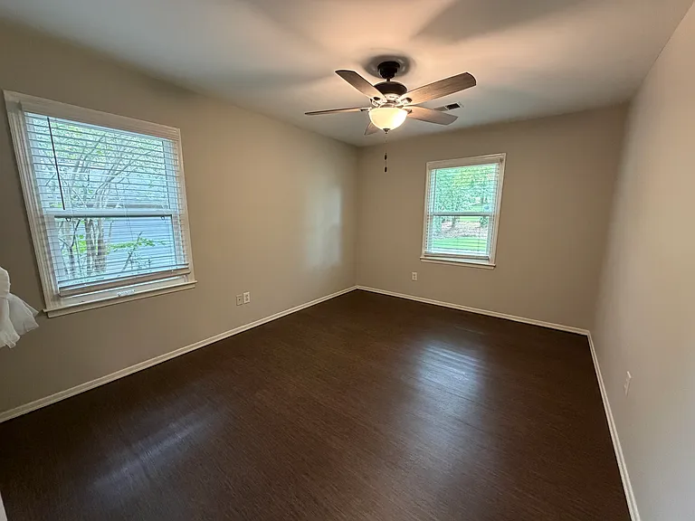 115 Burlington Ave — Photo 9
