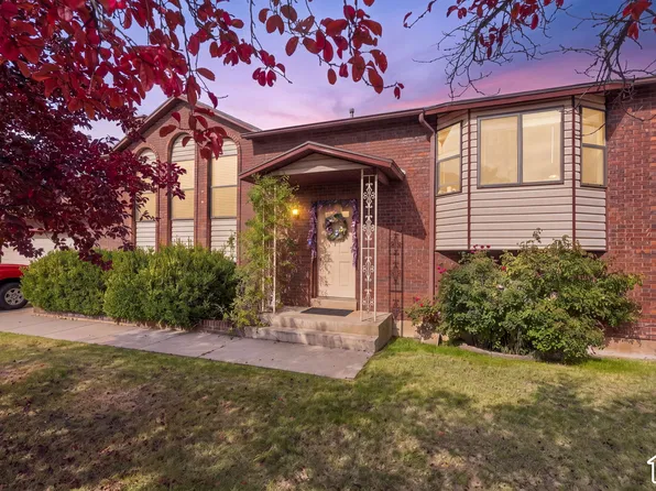 3857 Foxglen Dr, Roy, UT 84067