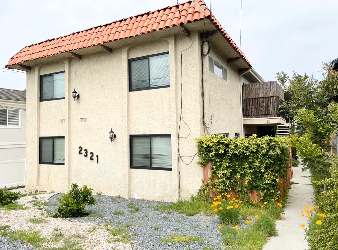 2321 Pullman Ln — Photo 4