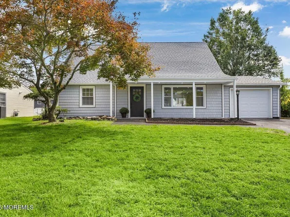 28 Fayette Lane, Matawan, NJ 07747