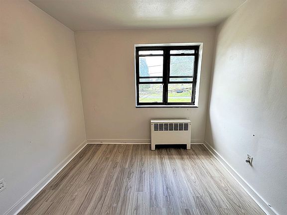 4th image of 824 Perry Hwy #16