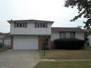 6902 Lantern Ln, Parma Heights, OH 44130