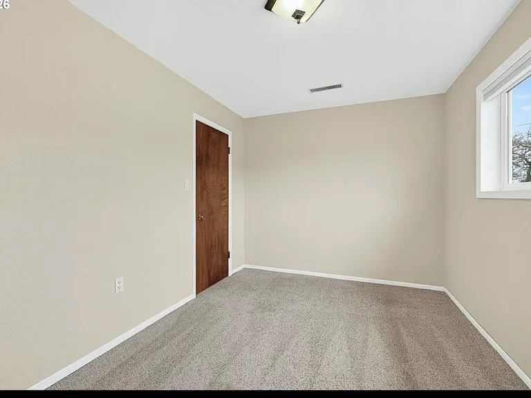 1345 NE 9th St — Photo 13