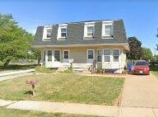 2324 W 54th St, Davenport, IA 52806