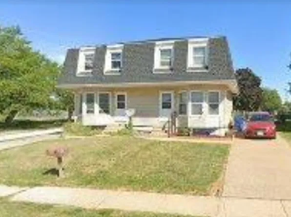 2324 W 54th St, Davenport, IA 52806