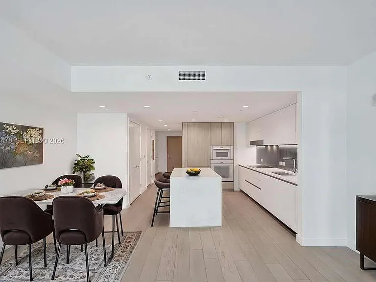 9221 E Bay Harbor Dr #210 — Photo 2