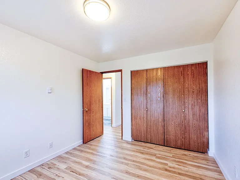 211-225 N Peterson Dr — Photo 31